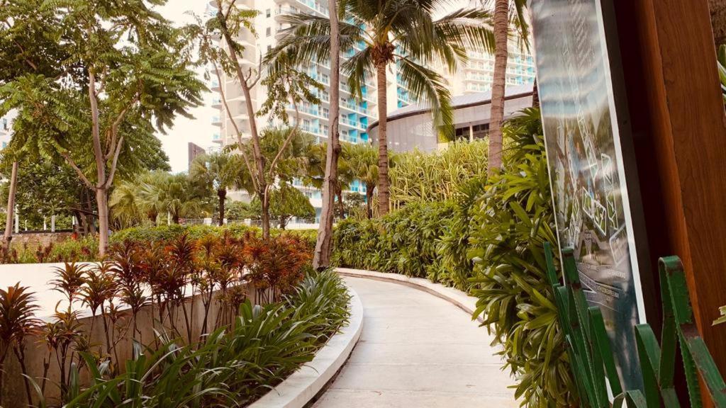 Azure Urban Resort Paranaque City Esterno foto